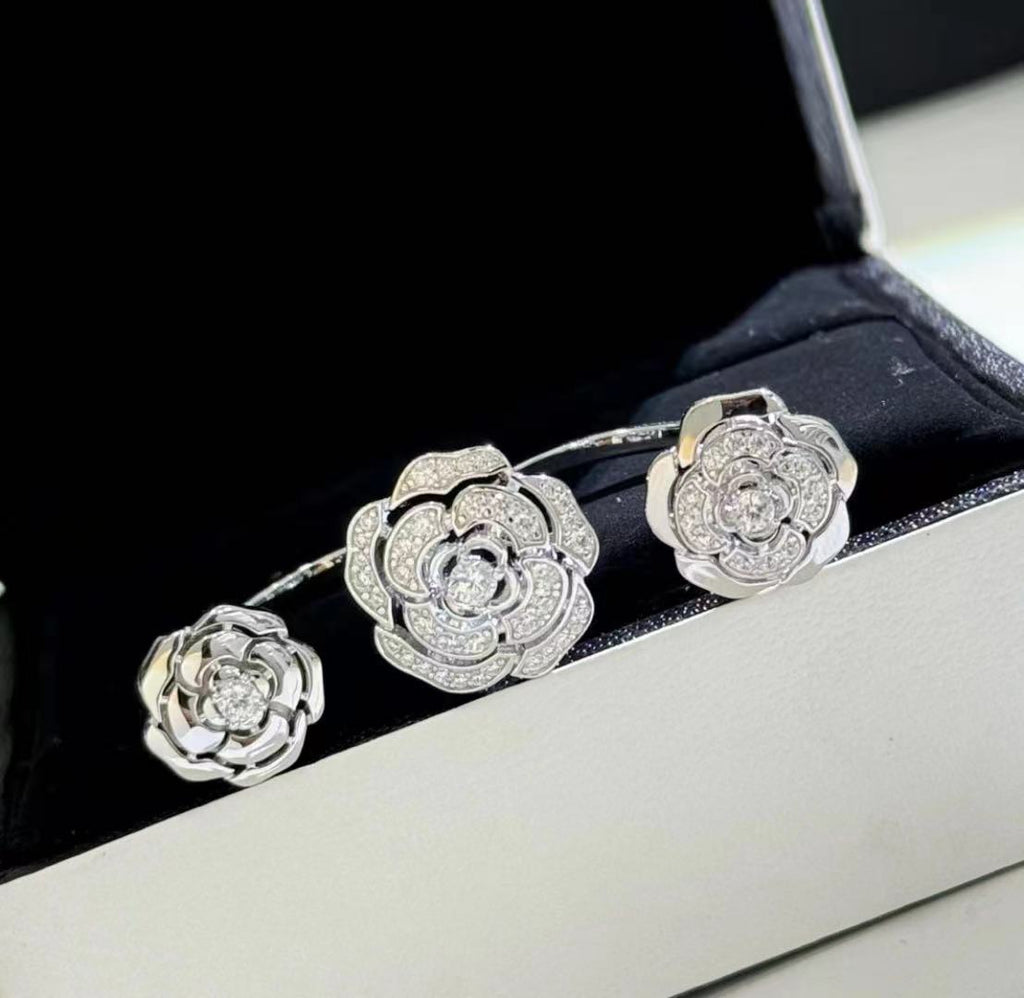Chanel Extrait De Cam ̈¦lia Transformable 18K Gold Ring