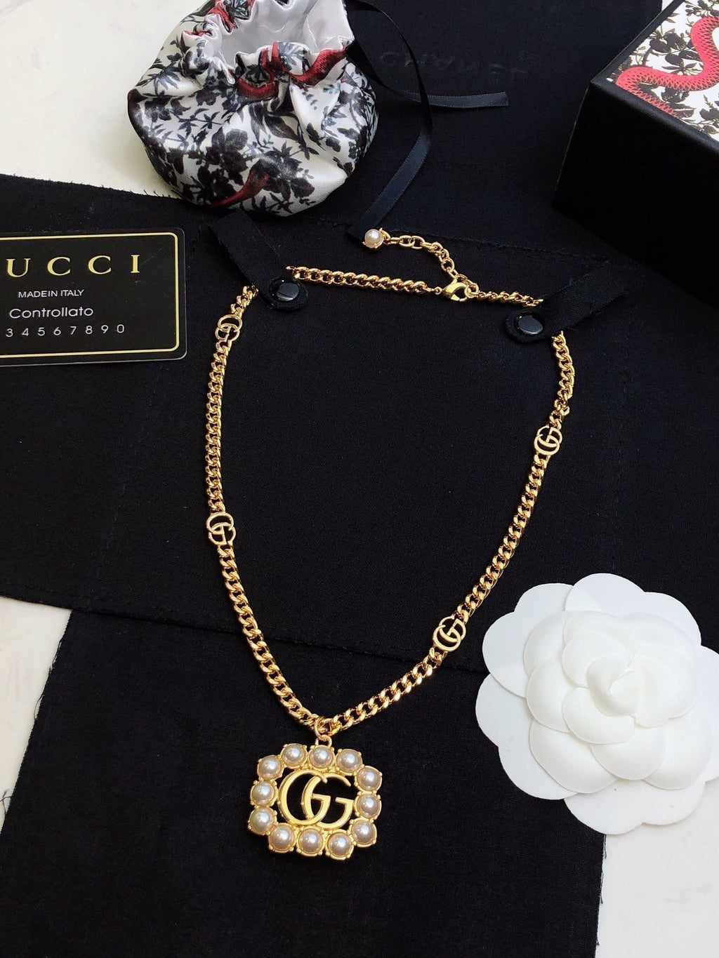 Gucci Double Pearl Double Gucci 18K Gold Necklace