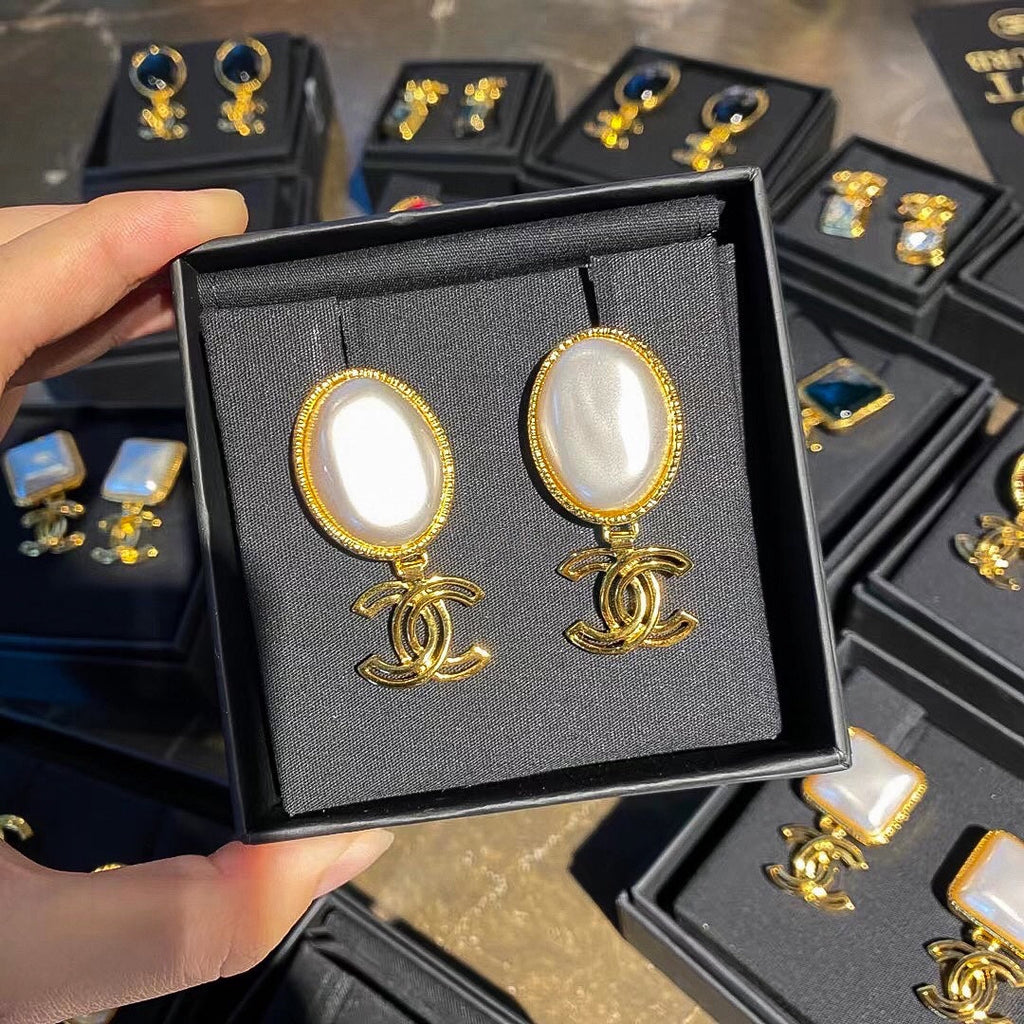 Chanel Big Pearl Pendant 18K Gold Earrings