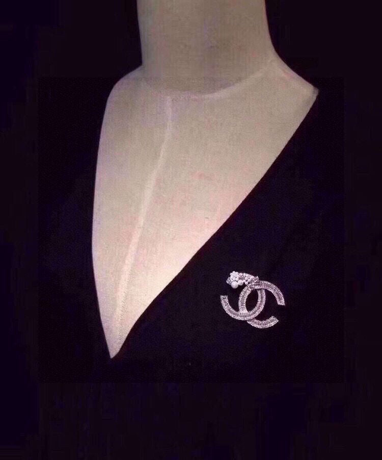 Chanel Star Crystals 18K Gold Brooch