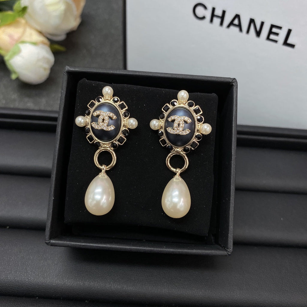 Chanel Pearl Pendant 18K Gold Earrings