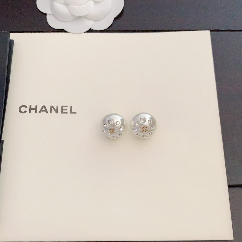 Chanel Pearl Round Crystal 18K Gold Earrings
