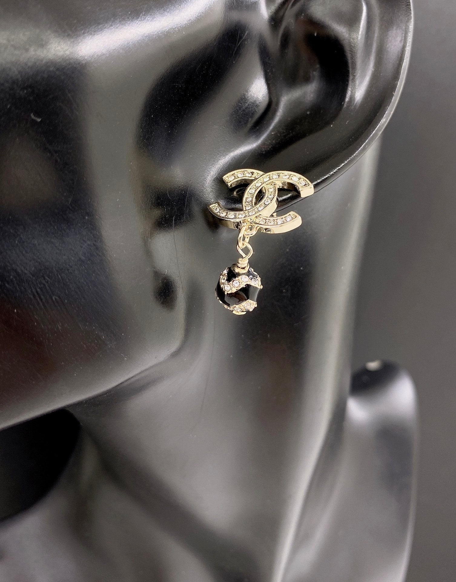 Chanel Pearl Pendant 18K Gold Earrings