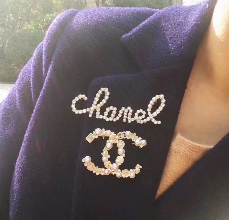 Chanel Pearls 18K Gold Brooch