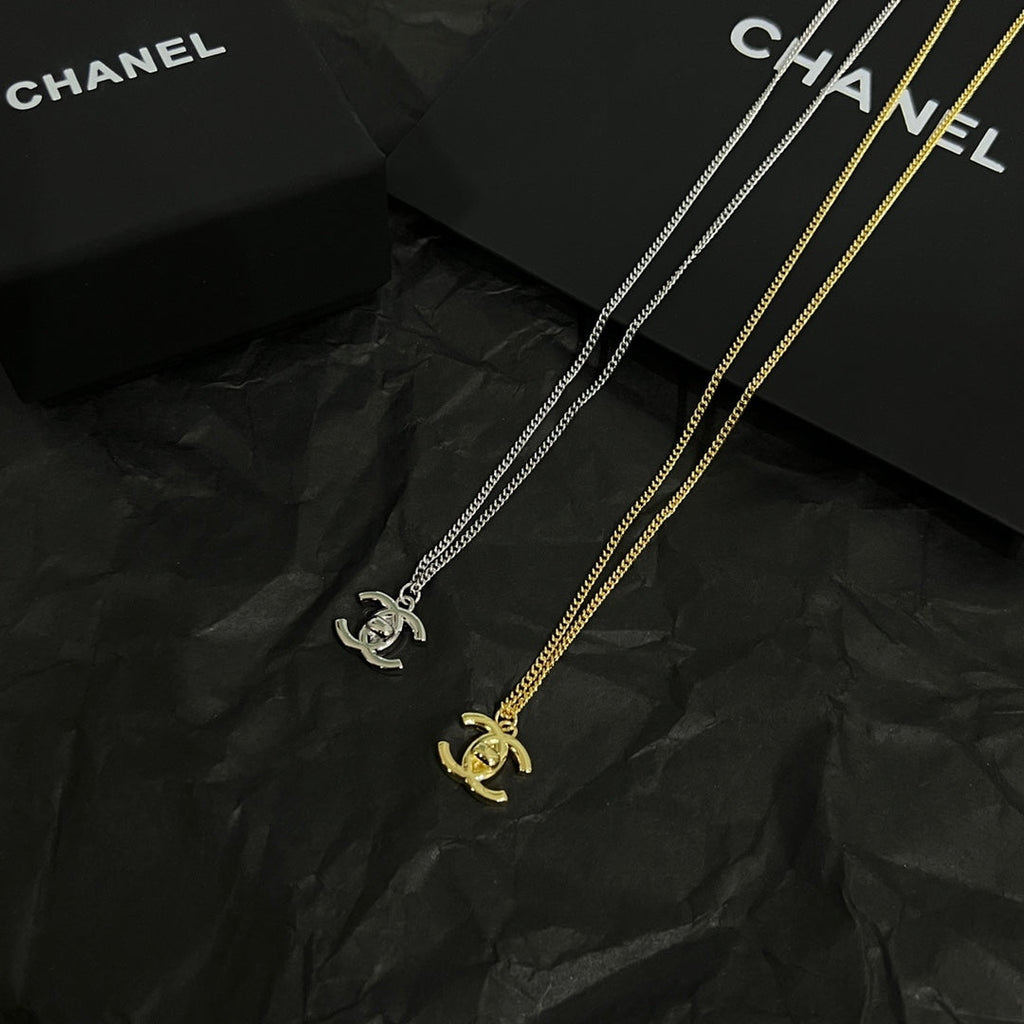 Chanel Vintage 18K Gold Necklace