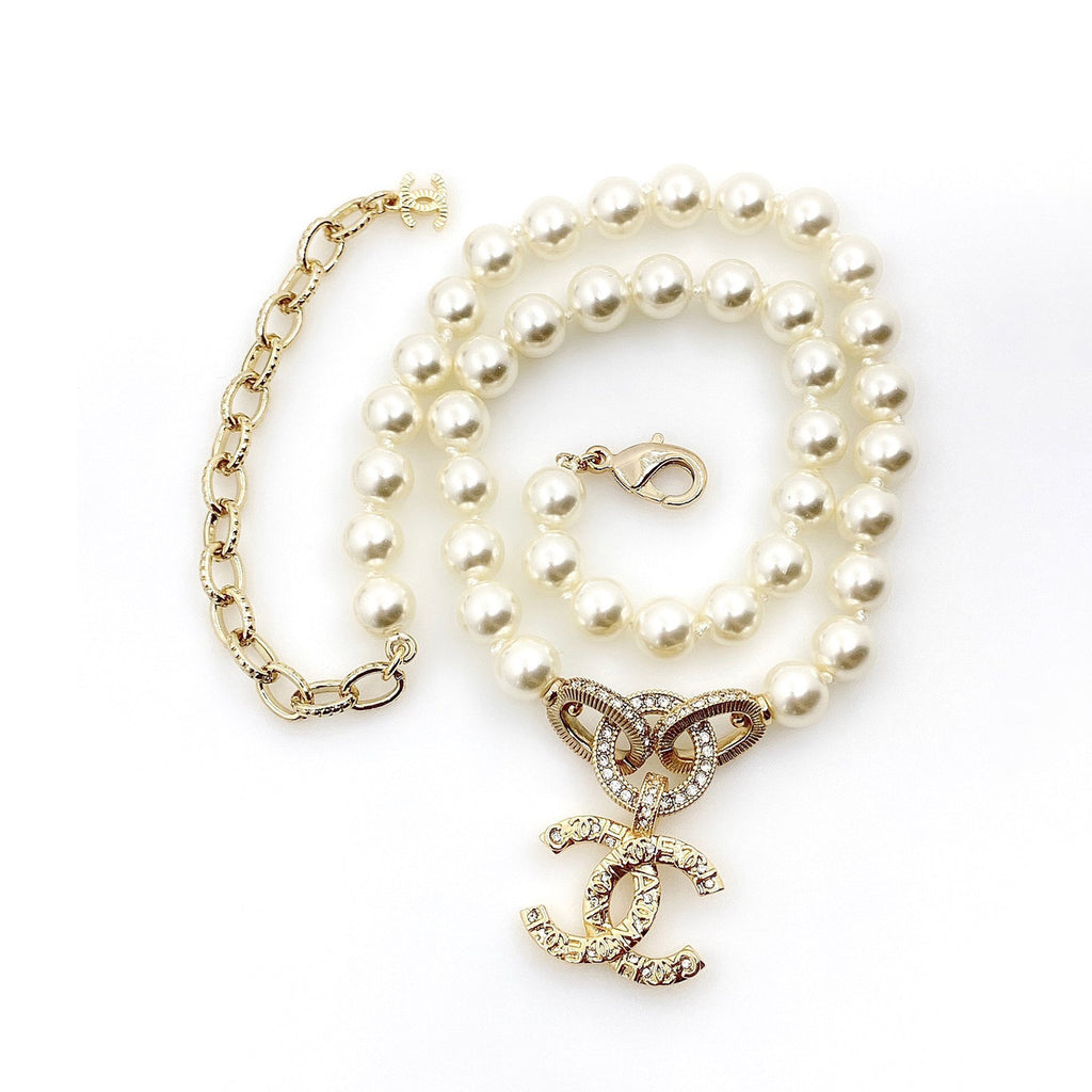 Chanel Pearls Choker 18K Gold Necklace
