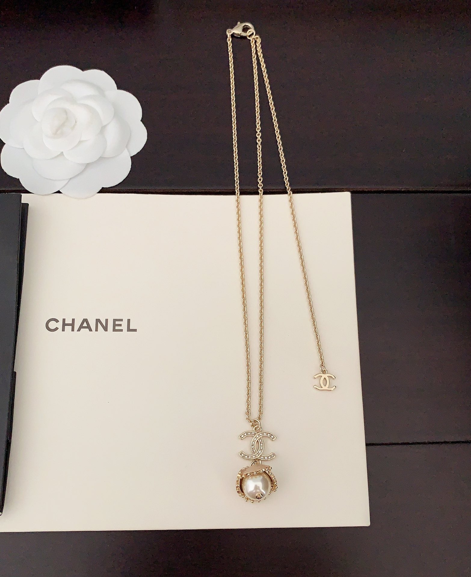 Chanel Pearls Flower 18K Gold Necklace