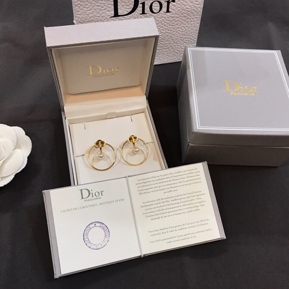Dior 30 Montaigne Pearl 18K Gold Earrings