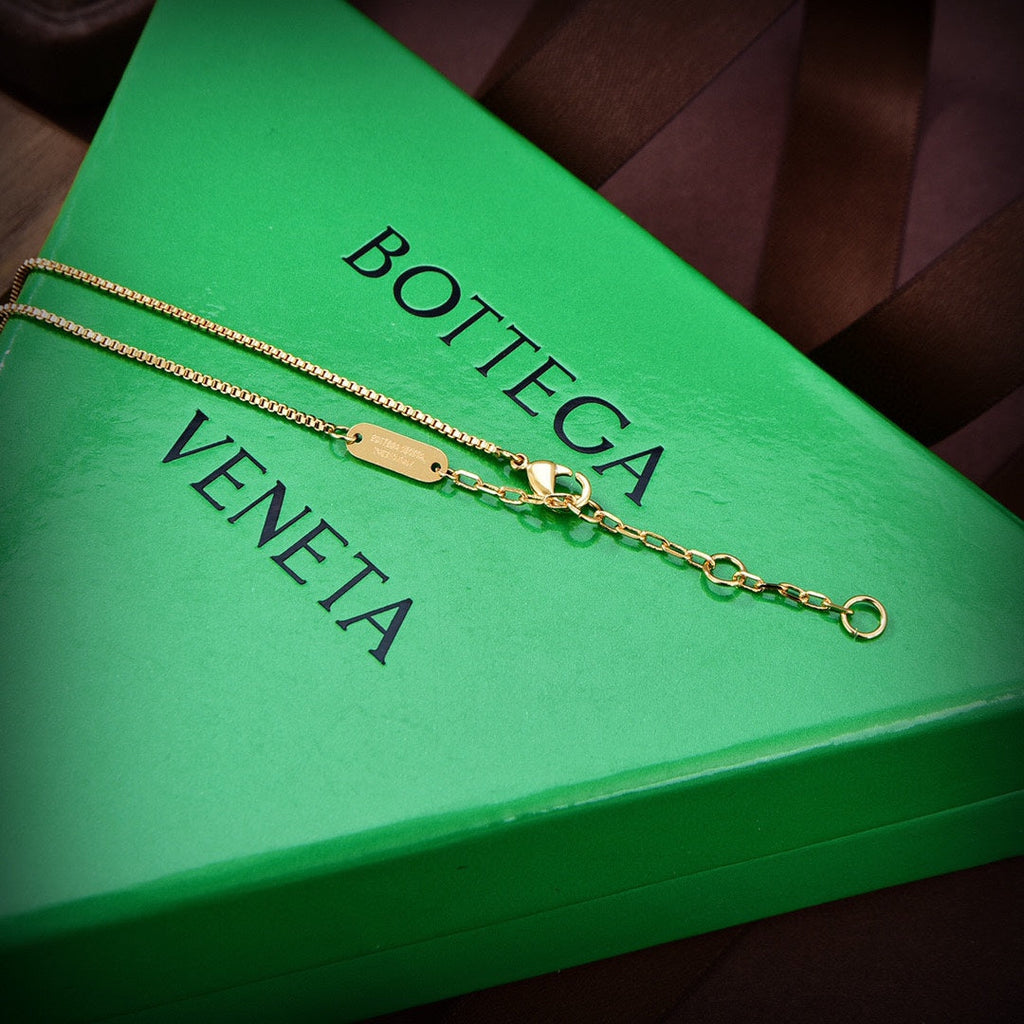 Bvlgari Facet Pearl 18K Gold Necklace