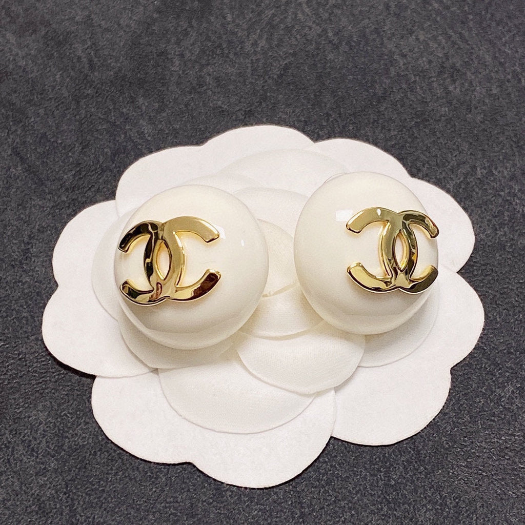 Chanel Pearl Round 18K Gold Earrings
