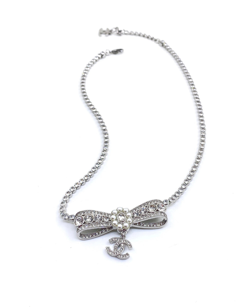Chanel Diamonds Bow Tie 18K Gold Necklace