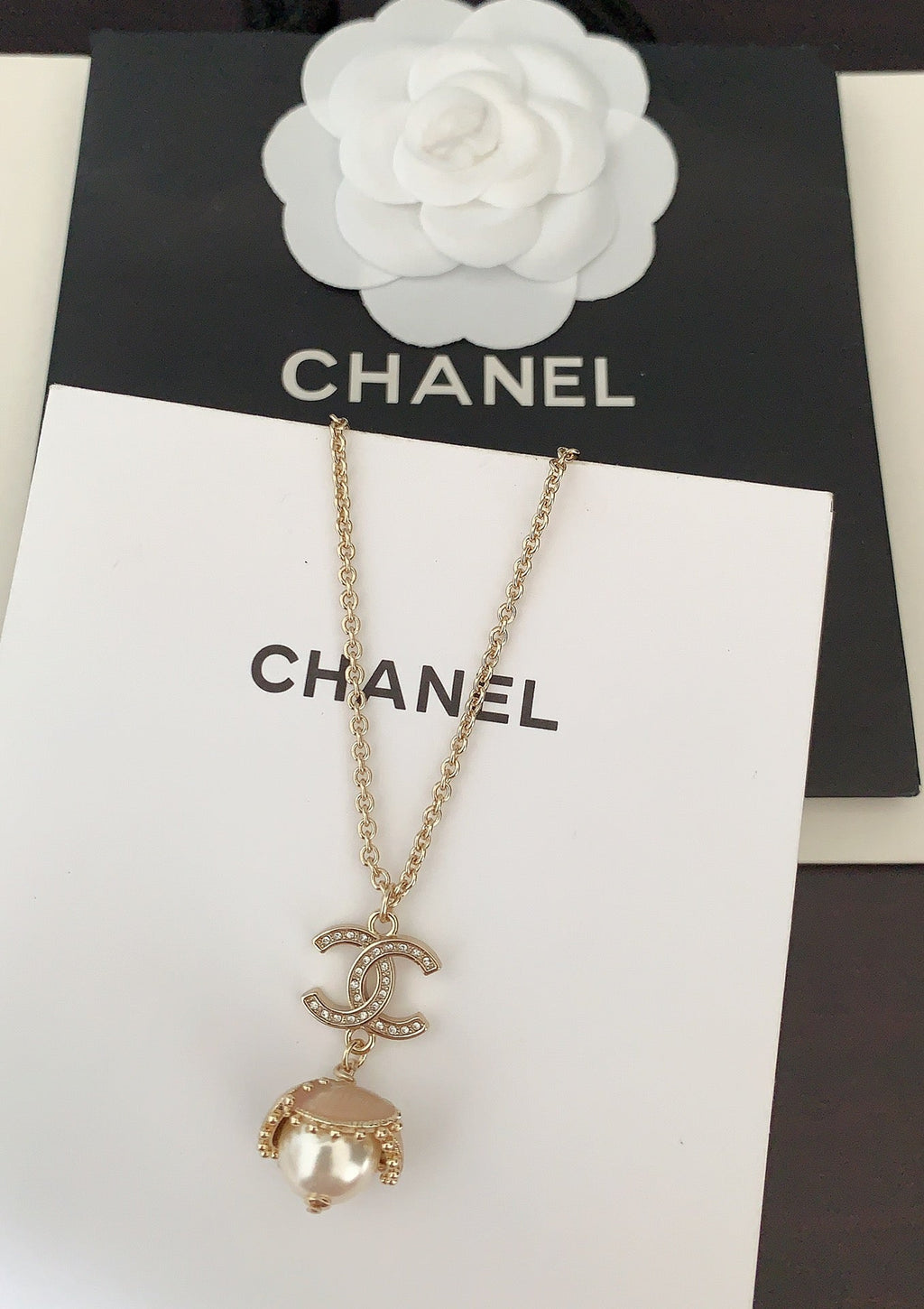 Chanel Pearls Flower 18K Gold Necklace