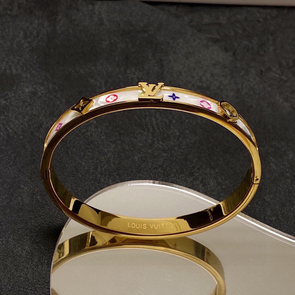Louis Vuitton Pearl 18K Gold Bracelet
