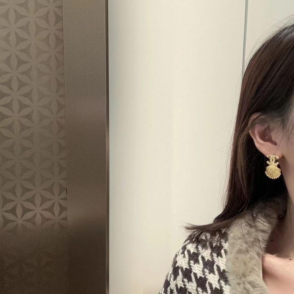 Chanel Shell Pendant 18K Gold Earrings