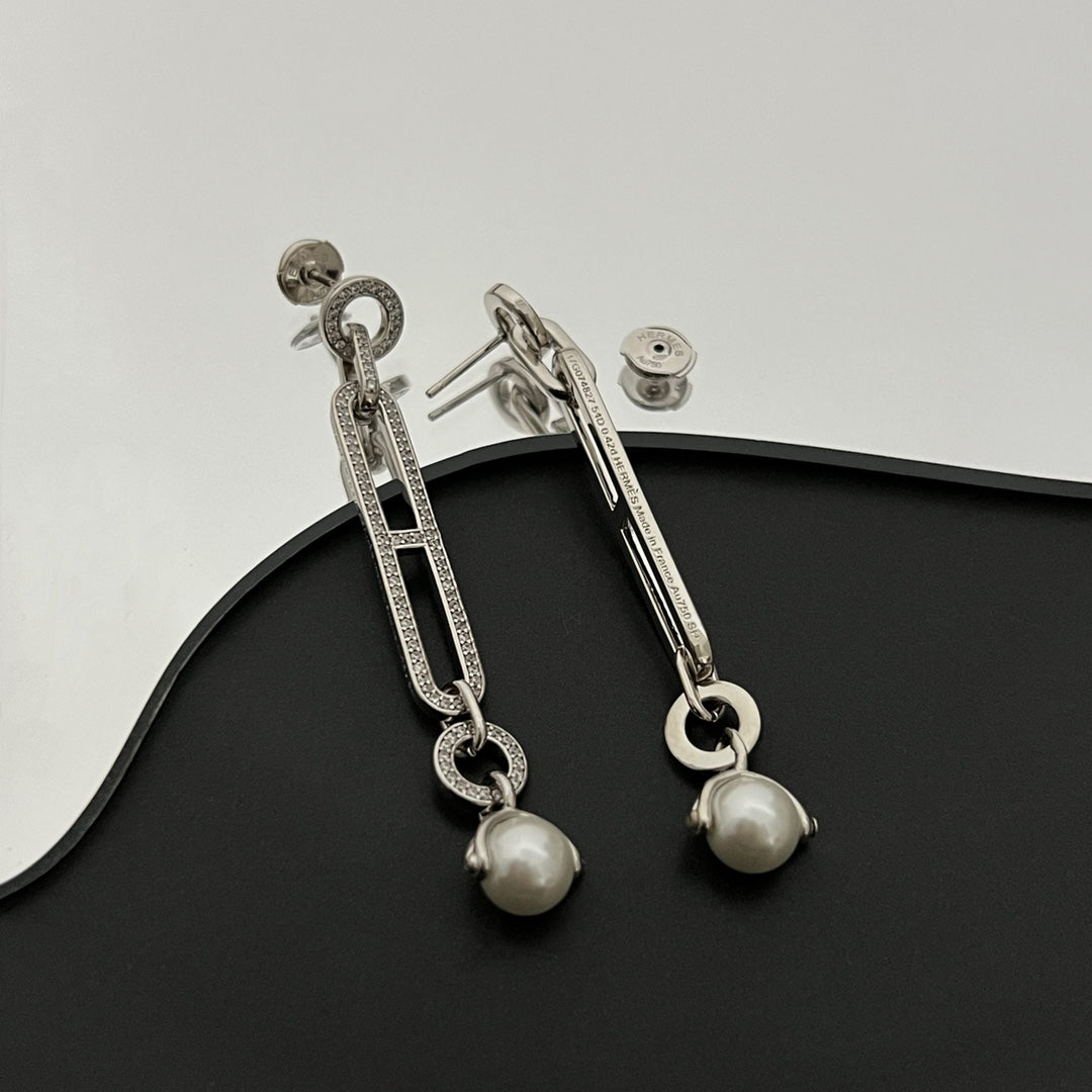 Chandra Diamonds 18K Gold Earrings