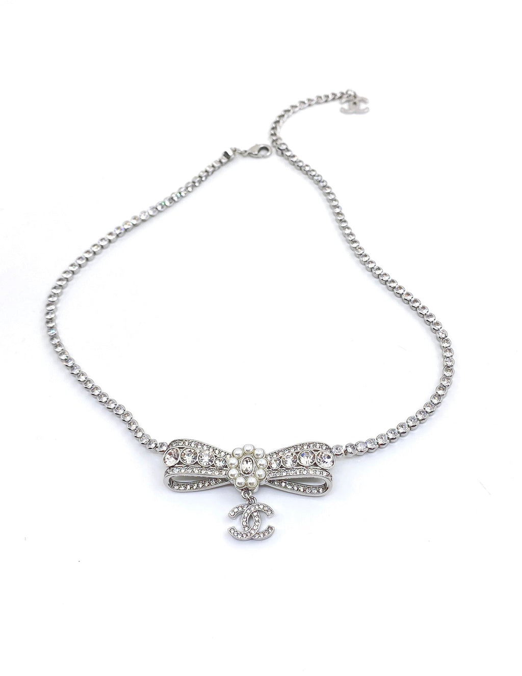 Chanel Diamonds Bow Tie 18K Gold Necklace