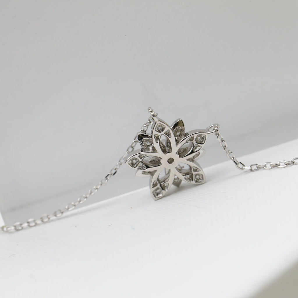 Lotus Openwork Pendant 18K Gold Necklace