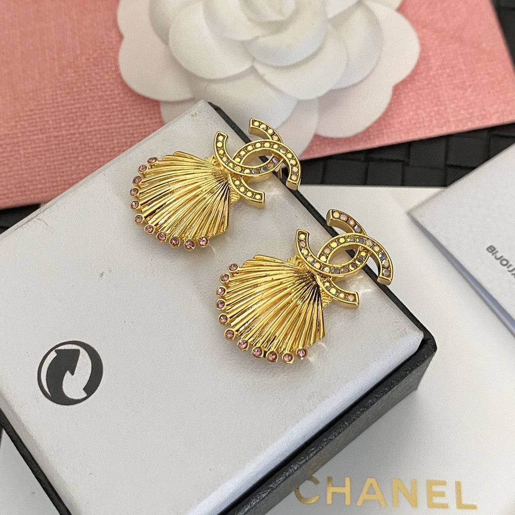 Chanel Shell Pendant 18K Gold Earrings