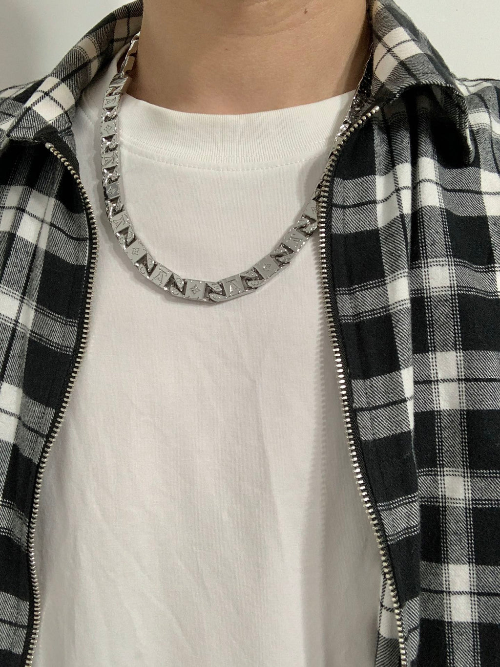 Louis Vuitton Monogram Tied Up 18K Gold Necklace