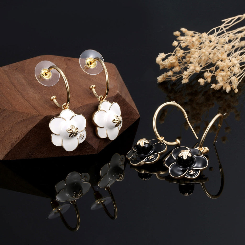 Chanel Flower 18K Gold Earrings