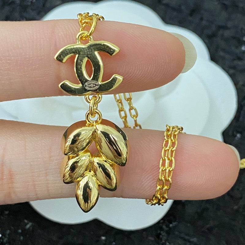 Chanel Flower Crystal 18K Gold Necklace