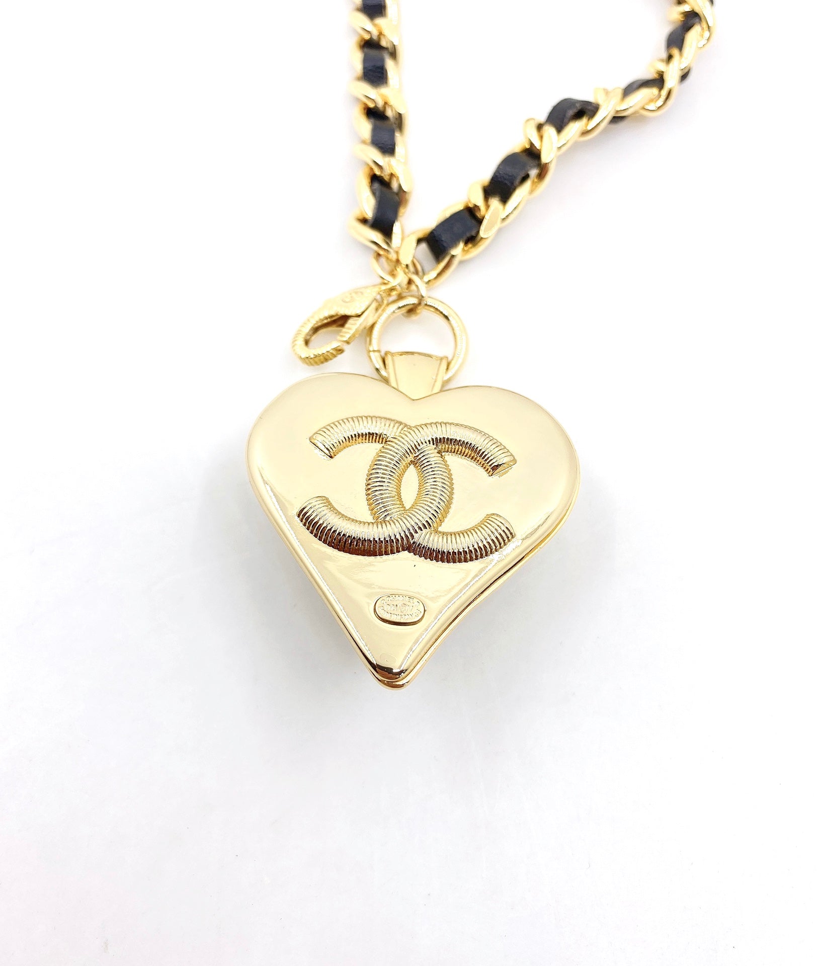 Chanel Heart Pendant 18K Gold Necklace