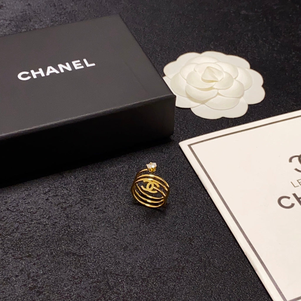 Chanel Vintage Pearl 18K Gold Ring